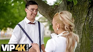 A hot girl came to the young guy after her morning run
