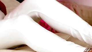 Blonde MILF Niki Reign gets fucked in doggy style